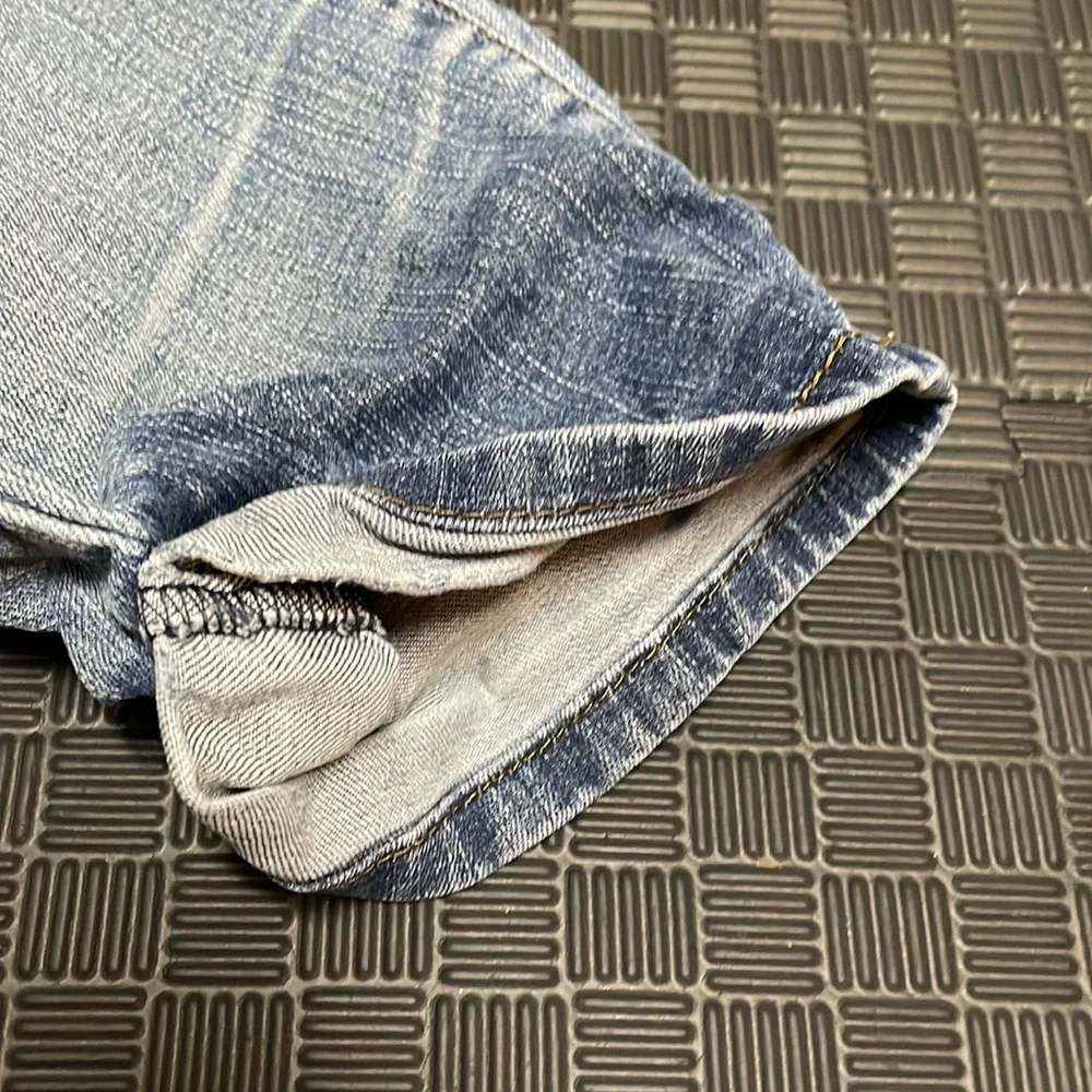 DKNY light wash denim blue jeans shorts size 8 p with cuffed bottoms